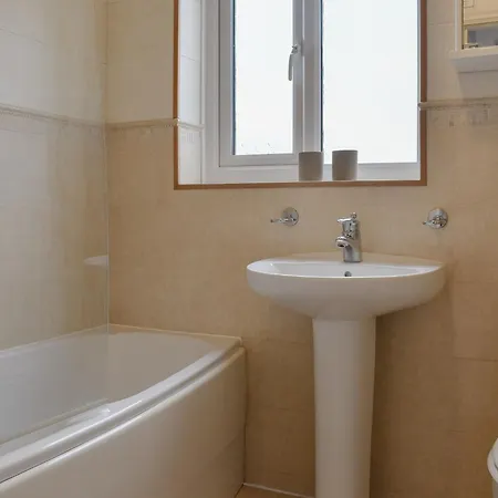 Holiday home Flos Place
