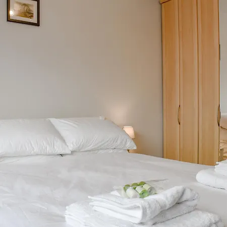 Flo's Place Pickering