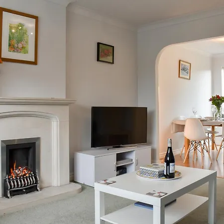 Flo's Place Pickering