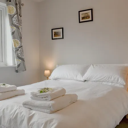 Flo's Place Pickering