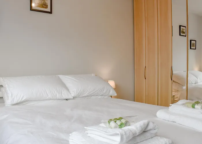 Flo's Place Pickering